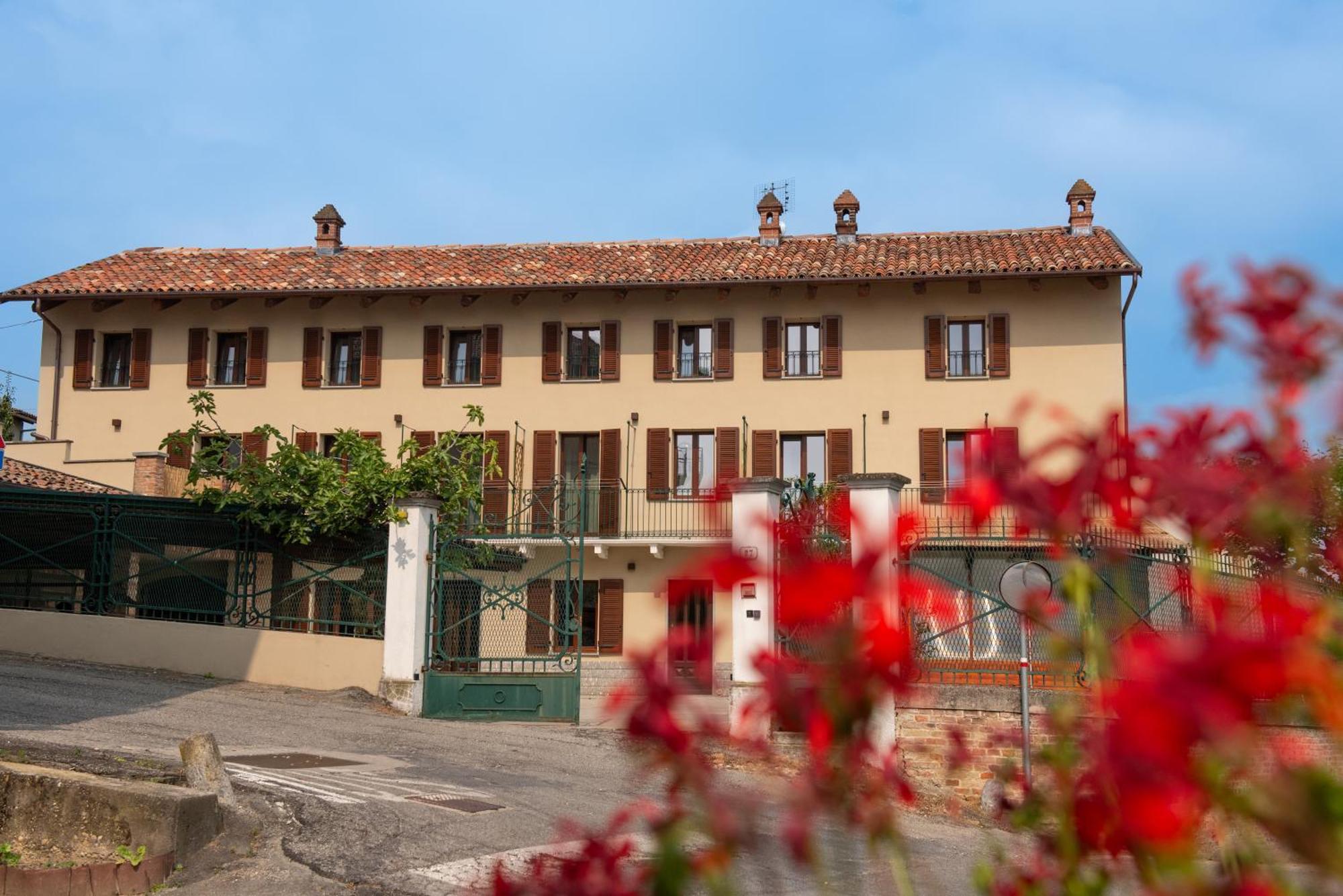 Hotel Byvigin Magliano Alfieri Exterior foto